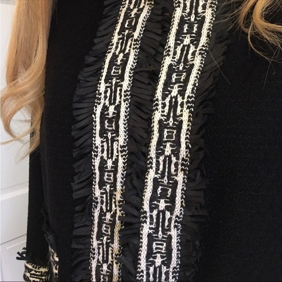 ST. JOHN BLACK AND WHITE CARDIGAN SWEATER SIZE 10 LIKE NEW CONDITION - Picture 3 of 10